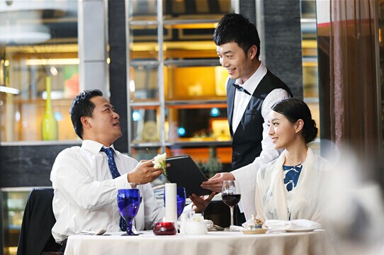 年末餐廳用工荒，看看老板、服務(wù)員、廚師都是怎么說(shuō)的