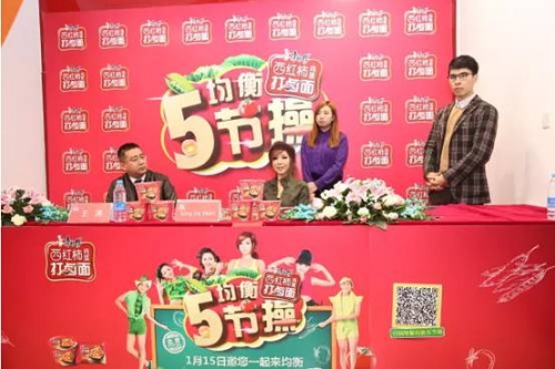 贊氣質(zhì)！“加班”&“心儀女”，康師傅打鹵面北京Orz鄭女王|餐飲界