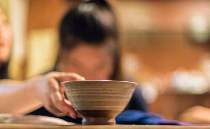 當咖啡遇上豬蹄，茶真鄉(xiāng)這樣突圍“慢餐飲”|餐飲界