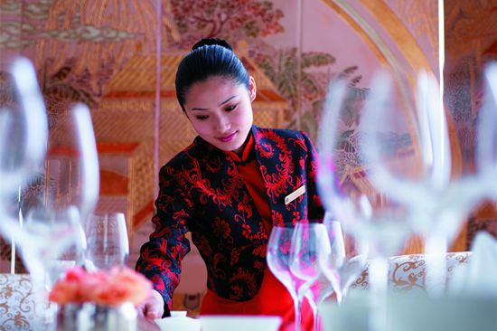 去一家餐廳用餐，你遇到過哪些尷尬的服務(wù)？|餐飲界