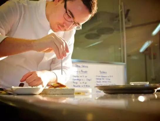 傳統(tǒng)餐飲市場要求變，怎么求？