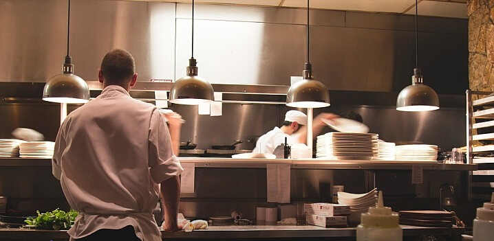 小心餐飲眾籌讓你輸?shù)靡粩⊥康?></a>
          <div> <a href=