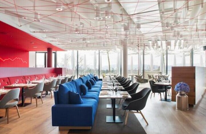 在這家餐廳，無論坐在哪個角落都能看見風(fēng)景