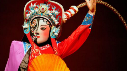 【觀點】餐飲老字號變臉賣火鍋，變出的到底是商機還是危機？