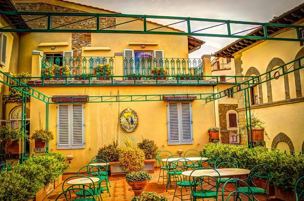 2016年餐飲行業(yè)虧損嚴(yán)重，這碗飯要怎么吃？