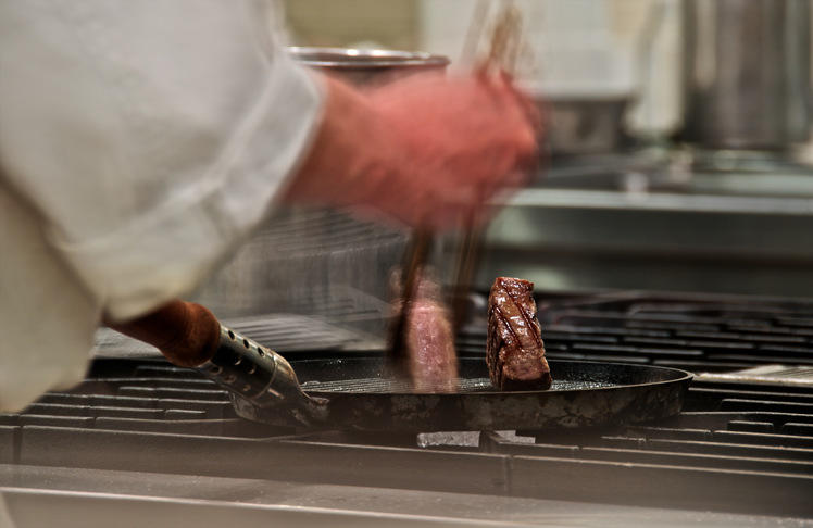 為何日本餐飲業(yè)總是比中國(guó)快？