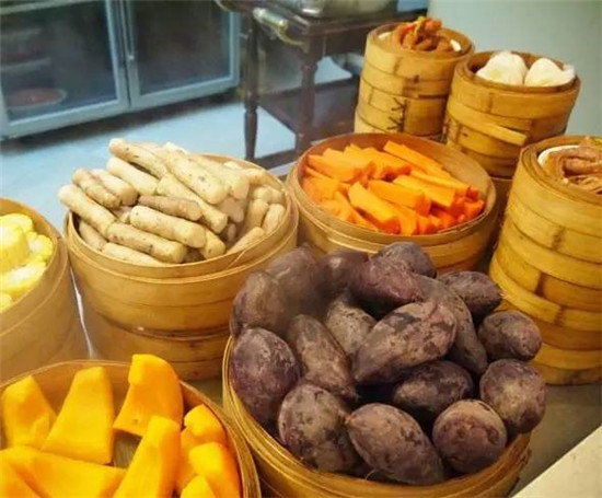 你覺(jué)得不上檔次的那些餐飲，卻為何頻頻能夠引爆市場(chǎng)？