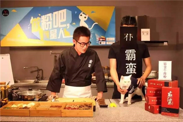 餐飲業(yè)開啟“直播”新模式，餐飲人該怎么正確把玩？