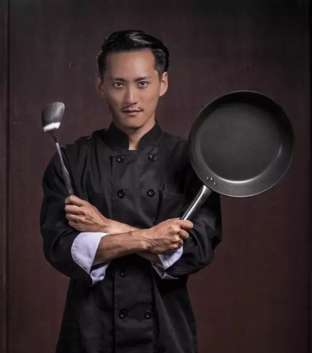 明明可以靠臉吃飯，卻做了豬手外賣，月流水做到20