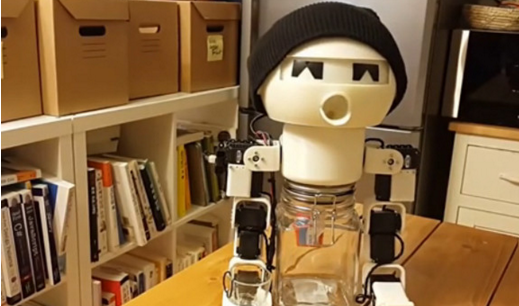 陪酒機器人出現(xiàn)，餐廳估計不用賣酒了！