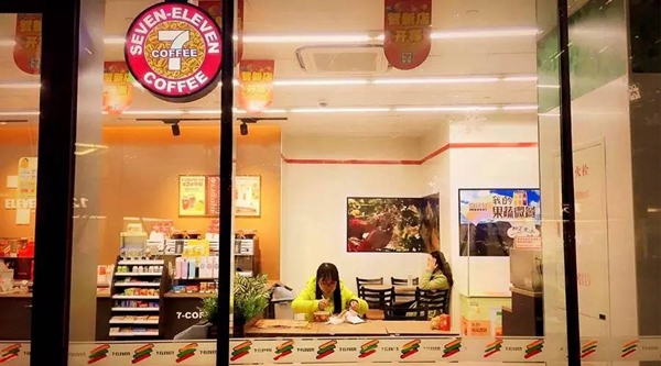便利店紛紛跨界玩起餐飲，對餐飲企業(yè)是福還是禍？
