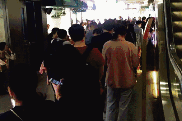 一家沒有椅子的10平米小店，憑什么天天排隊？