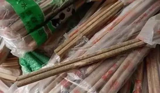 1毫克就能致癌！你在餐廳用的這種筷子，很可能滋生這種毒素！