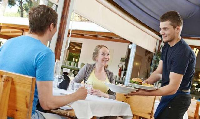 會(huì)說(shuō)話的服務(wù)員，讓餐廳營(yíng)業(yè)額翻倍！|餐飲界