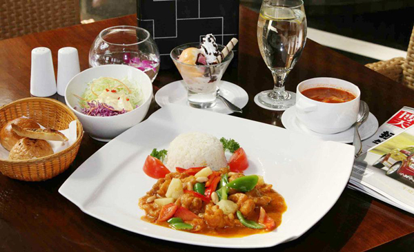 越來(lái)越接地氣的西餐，為什么顧客還是不買(mǎi)賬？