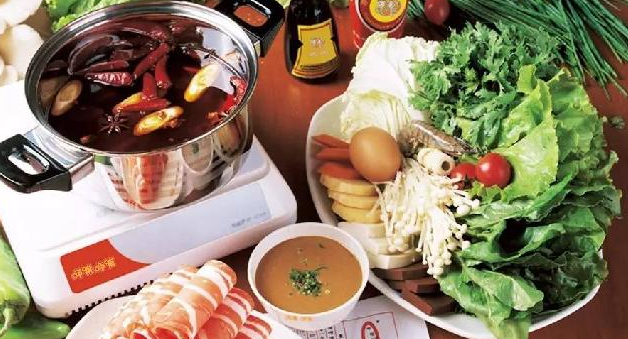 呷哺進(jìn)軍火鍋調(diào)料，火鍋品牌入局調(diào)料市場(chǎng)漸成常態(tài)