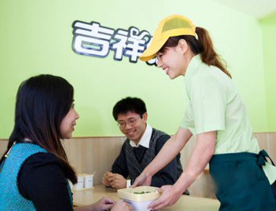 吉祥餛飩董事長(zhǎng)張彪：從3個(gè)人到1萬多人，加盟之路是這樣走出來的|餐飲界