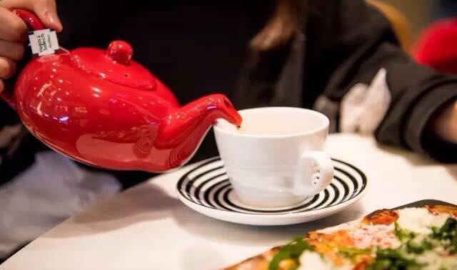 干餐飲之前，他們看我是王思聰，之后我就成了王寶強(qiáng)！