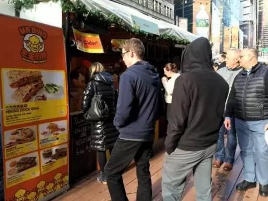 投行副總裁辭職賣煎餅！100元一個(gè)，紐約人還紛紛排隊(duì)？|餐飲界