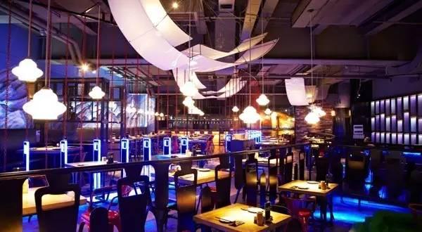 在冷門商圈創(chuàng)排隊(duì)奇跡，人均100+的串亭憑什么這么牛？