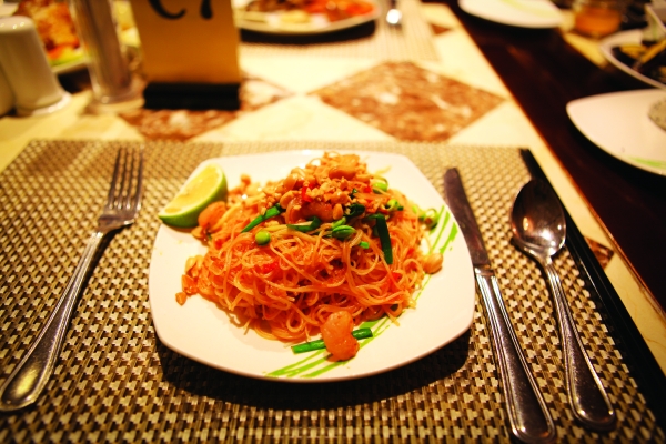 自助餐品類(lèi)如何突圍？是時(shí)候?qū)Α拔镉兴怠敝匦露x了