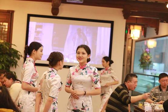 1個(gè)月火爆整個(gè)重慶，這家重慶火鍋店到底做了啥?