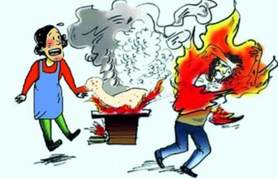 聚餐時(shí)添燃料燒傷同學(xué)，這責(zé)任誰擔(dān)|餐飲界