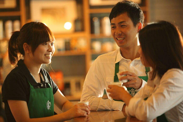 不知道顧客的名字談熱情？星巴克、日本“海底撈”教你記住顧客姓名|餐飲界