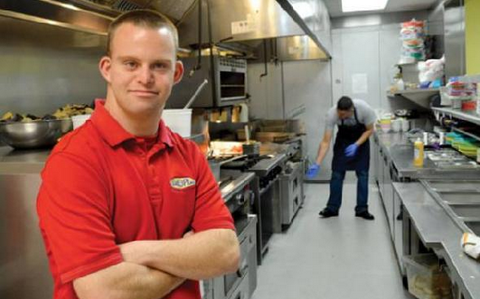 大觀｜他的餐廳生意很火爆，卻突然宣布關(guān)門……