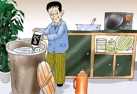 廚師不滿被辭退，向餐廳米酒缸投三瓶劇毒農(nóng)藥