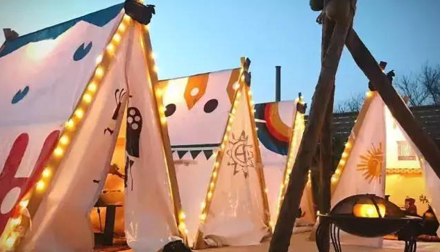 小帳篷里賣火鍋，營業(yè)額翻三倍|餐飲界