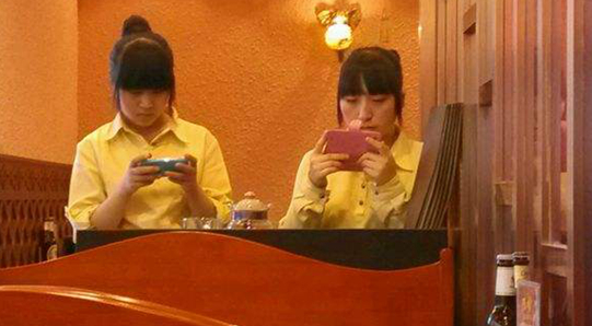 員工上班時(shí)間玩手機(jī)，餐飲老板該怎么辦？|餐飲界