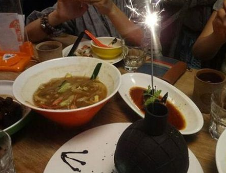 點了道餐廳特色“地雷菜” 誰知上桌真“炸”了，燙傷顧客