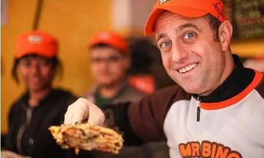 老外在中國偷師開了家煎餅店，在美國居然爆紅天天排隊