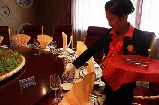 餐廳的老員工不服管，應該怎么辦？|餐飲界