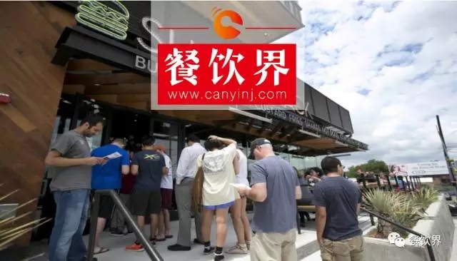 和麥當勞唱反調，要將漢堡包賣出格調，“Shake Shack”為啥能受到年輕人追捧？