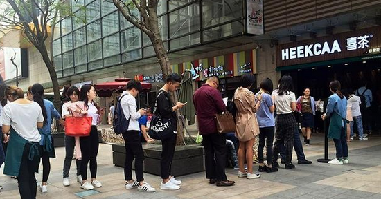 喜茶套路滿滿，但“找托兒排隊(duì)說”小看了背后的段位