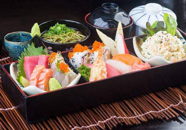 日料KO中國(guó)七大菜系，中國(guó)餐飲怎么辦？