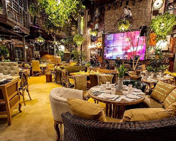 開便利店、書店、花店、家具店……餐飲老板開始跨界！