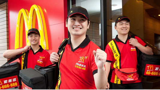 與 UberEats 合作，四分之一的美國麥當(dāng)勞餐廳月底都能送外賣了