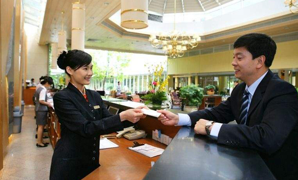 男顧客表白女服務(wù)員失敗拒付餐費，老板報警