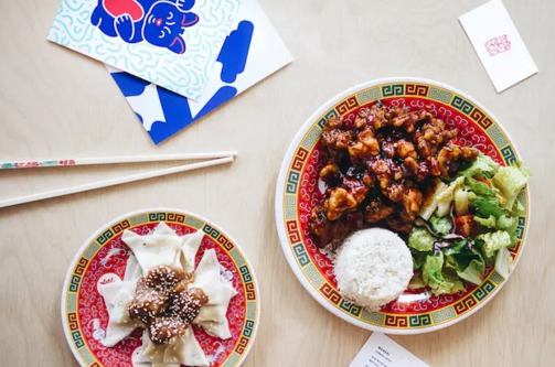 加拿大這間亞洲簡(jiǎn)餐店，設(shè)計(jì)靈感來自招財(cái)貓