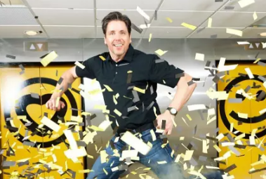 48歲開(kāi)出438家店，2016年他憑一個(gè)三明治賣出2.17億美元！