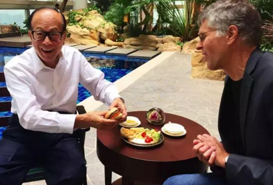 歷時(shí)7年，李嘉誠(chéng)花了12億造出的純素漢堡開(kāi)賣(mài)了！