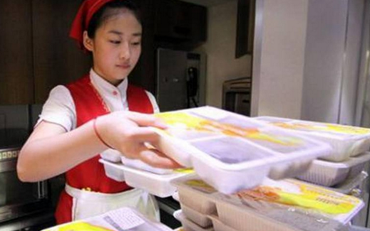 高鐵上可以訂外賣(mài)了！肯德基、麥當(dāng)勞、真功夫們率先“上車(chē)”！