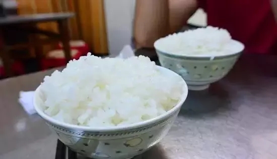 網(wǎng)上瘋傳1杯酸奶=2罐可樂(lè) 你以后還敢喝嗎？|餐飲界