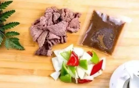 逼走“街霸”黃燜雞，60家外賣(mài)品牌，總結(jié)6招，避免了這大坑