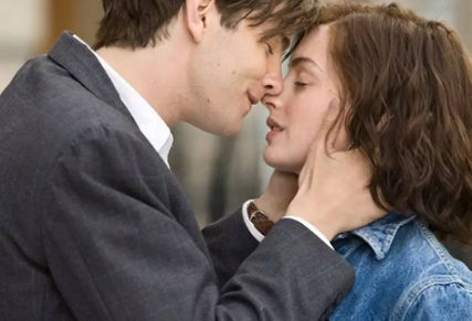 七夕餐廳如何提高營(yíng)收？美團(tuán)點(diǎn)評(píng)《浪漫經(jīng)濟(jì)大數(shù)據(jù)報(bào)告》為你解答