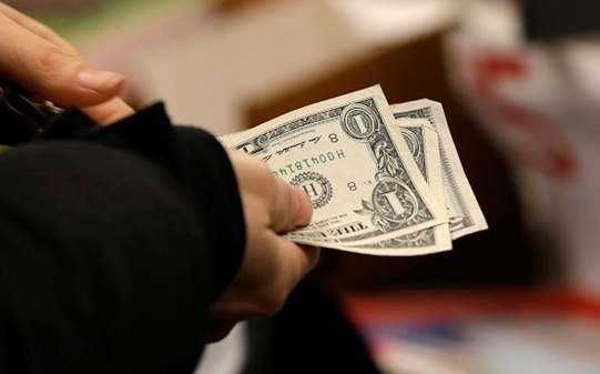 不留小費(fèi)就走？在英國餐廳千萬別這么做！