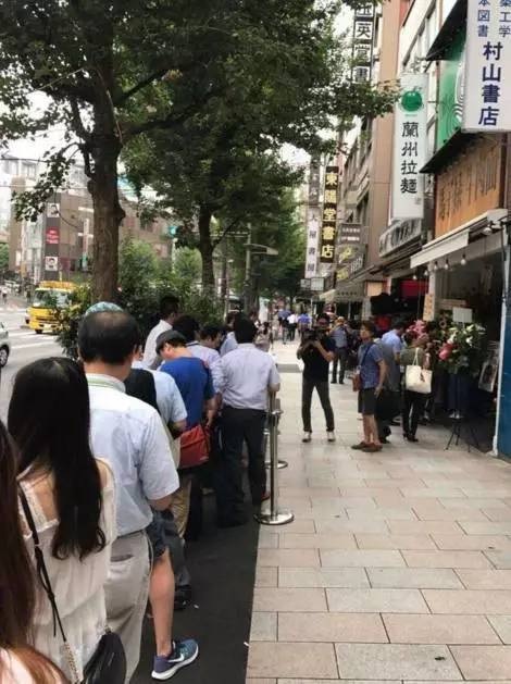 100塊一碗的蘭州拉面竟在日本排長(zhǎng)隊(duì)，中國(guó)餐飲人該如何走出去？ | 深思